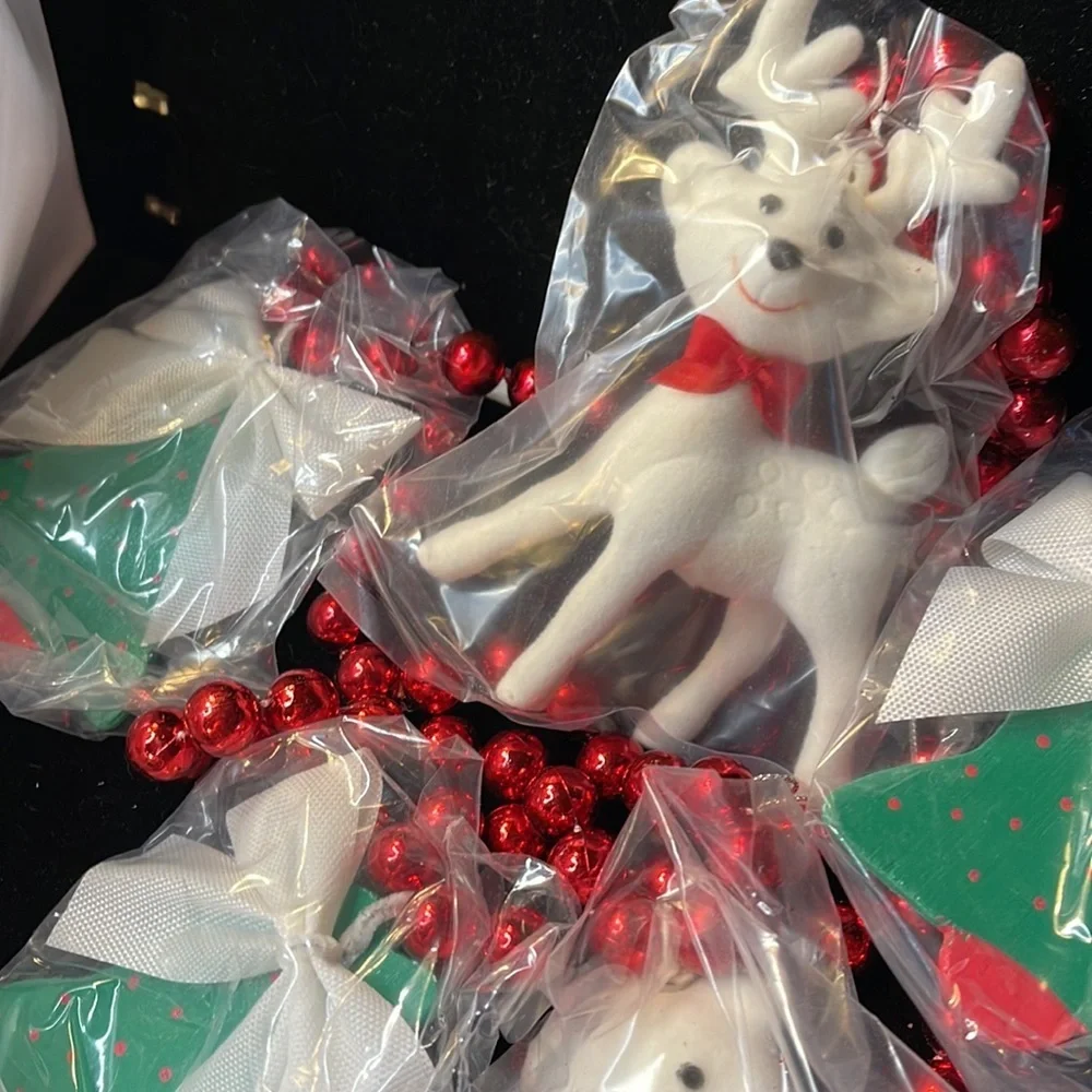 Avon (Vtg) “Festive Friends 6 ft Garland” red shiny beads link animal ornaments